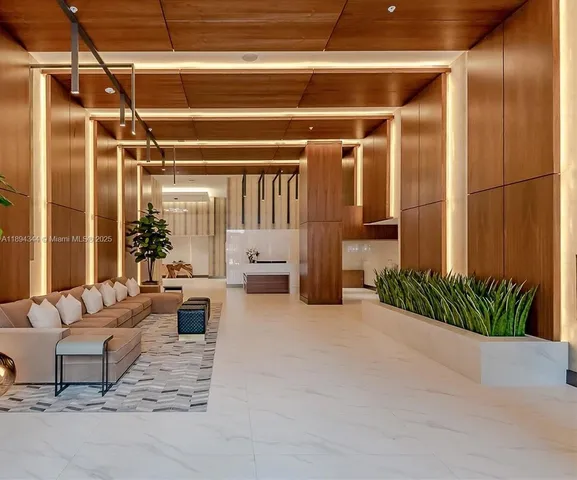 $3,600 | 2960 Northeast 207th Street, Unit 502, Aventura, FL 33180