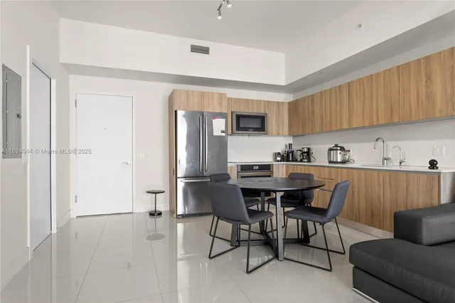 $3,600 | 2960 Northeast 207th Street, Unit 502, Aventura, FL 33180