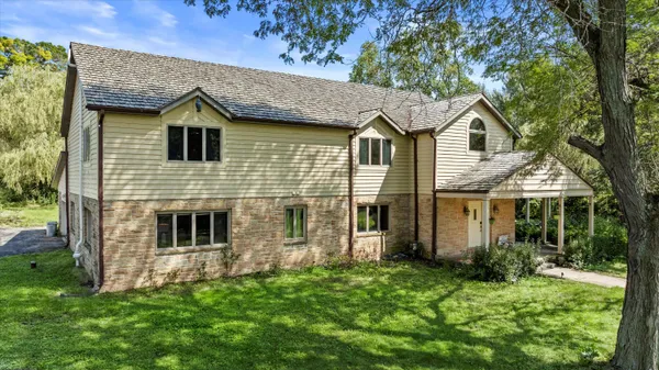 $849,900 | 2416 West Dean Court, River Hills, WI 53217