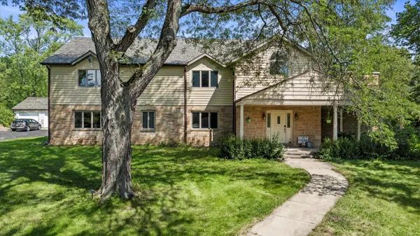 $799,900 | 2416 West Dean Court, River Hills, WI 53217