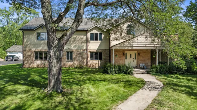 $849,900 | 2416 West Dean Court, River Hills, WI 53217