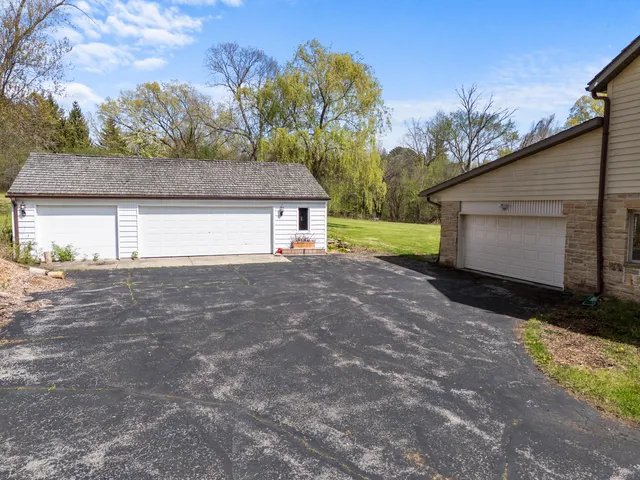 $849,900 | 2416 West Dean Court, River Hills, WI 53217