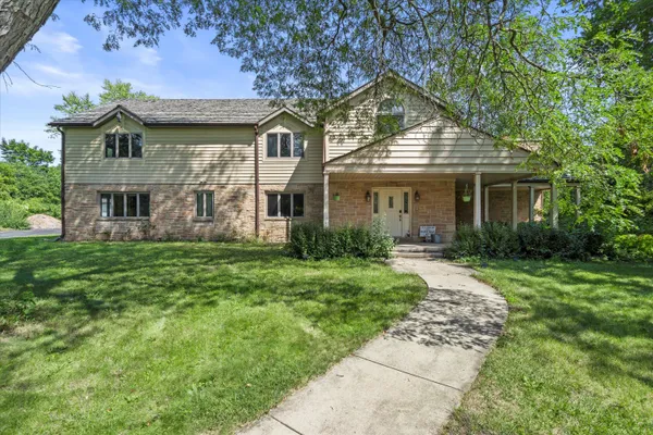 $849,900 | 2416 West Dean Court, River Hills, WI 53217