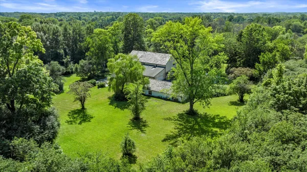 $849,900 | 2416 West Dean Court, River Hills, WI 53217