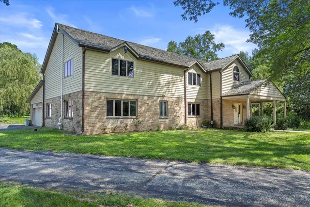 $849,900 | 2416 West Dean Court, River Hills, WI 53217