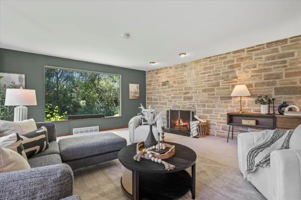 $849,900 | 2416 West Dean Court, River Hills, WI 53217