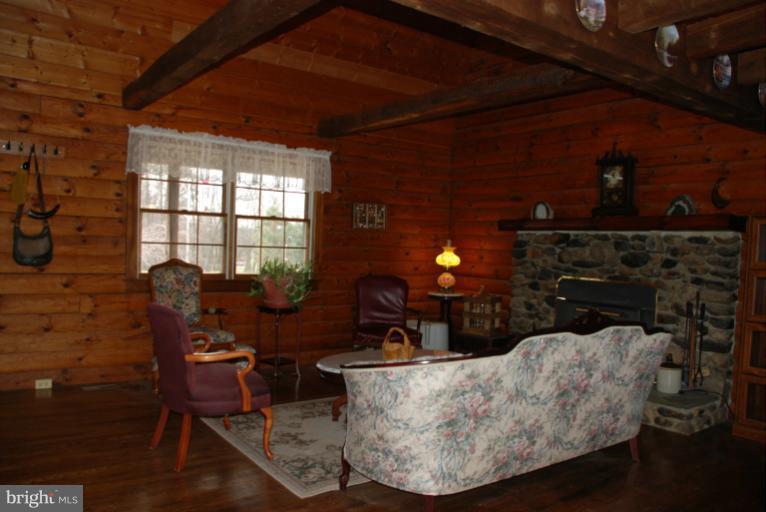 17770 Hardy Road Mount Airy, MD 21771 - Photo 12 of 21 Living Room