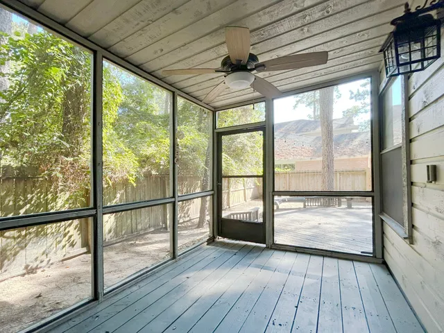 a view of a house with backyard