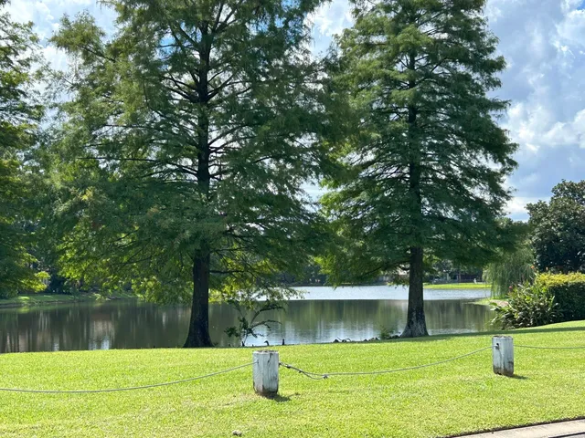 $412,000 | 3 North Mossrock Road, The Woodlands, TX 77380