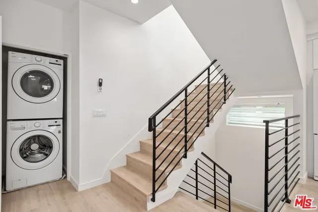 a view of entryway with washer and dryer
