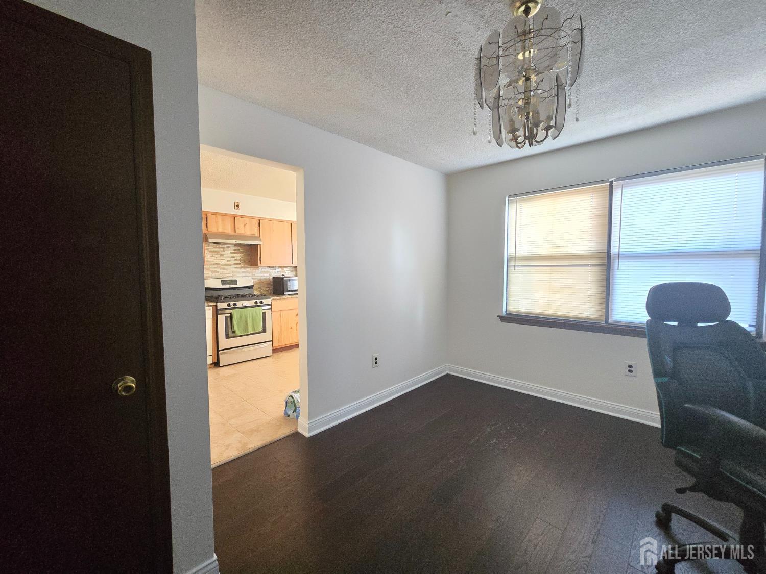 1904 Raspberry Court Edison, NJ 08817 - Photo 4 of 15