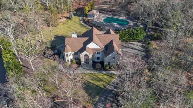 $2,499,000 | 7 Pitch Pine Court, Northport, NY 11768