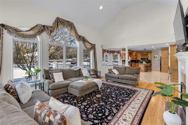 $2,499,000 | 7 Pitch Pine Court, Northport, NY 11768