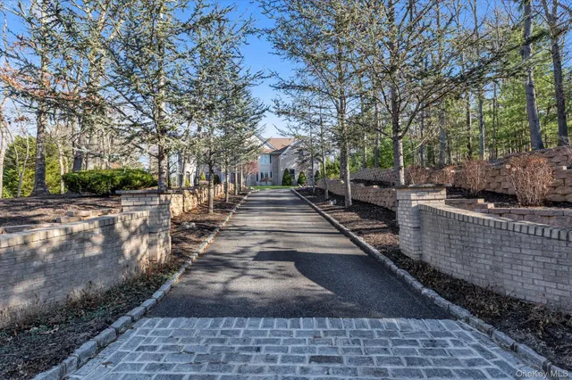 $2,499,000 | 7 Pitch Pine Court, Northport, NY 11768