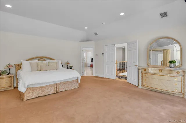 $2,499,000 | 7 Pitch Pine Court, Northport, NY 11768