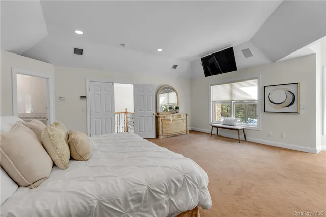 $2,499,000 | 7 Pitch Pine Court, Northport, NY 11768