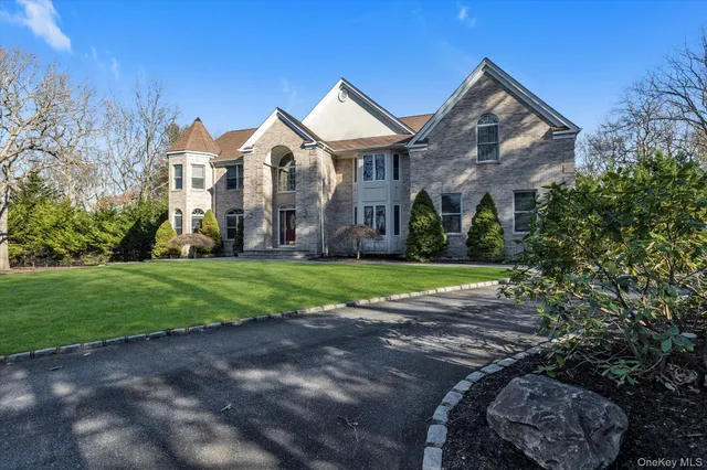 $2,499,000 | 7 Pitch Pine Court, Northport, NY 11768