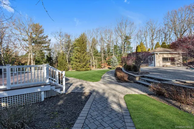 $2,499,000 | 7 Pitch Pine Court, Northport, NY 11768