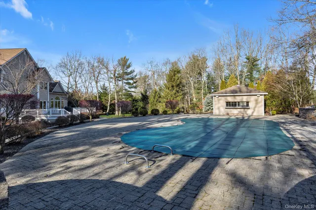 $2,499,000 | 7 Pitch Pine Court, Northport, NY 11768