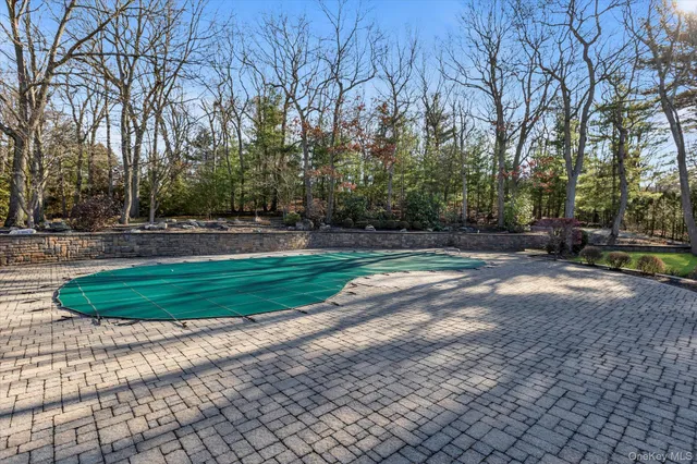 $2,499,000 | 7 Pitch Pine Court, Northport, NY 11768