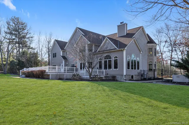 $2,499,000 | 7 Pitch Pine Court, Northport, NY 11768