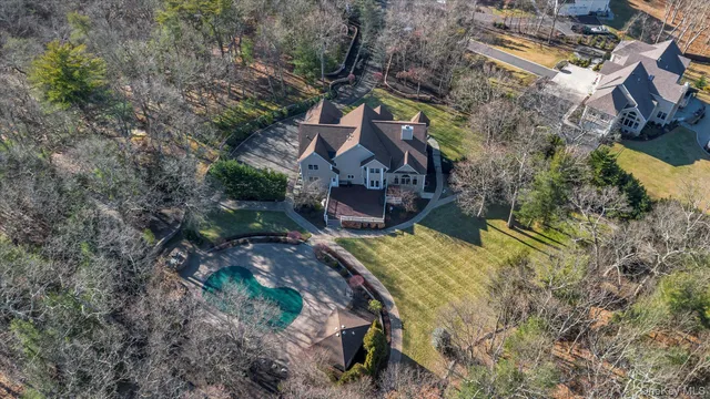 $2,499,000 | 7 Pitch Pine Court, Northport, NY 11768