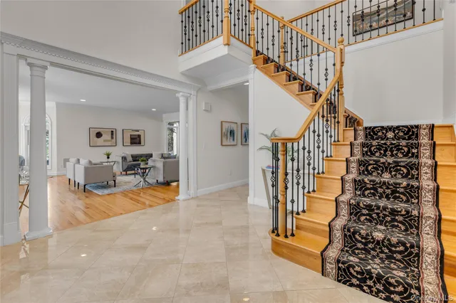 $2,499,000 | 7 Pitch Pine Court, Northport, NY 11768