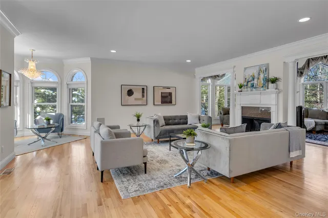 $2,499,000 | 7 Pitch Pine Court, Northport, NY 11768