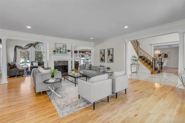 $2,499,000 | 7 Pitch Pine Court, Northport, NY 11768