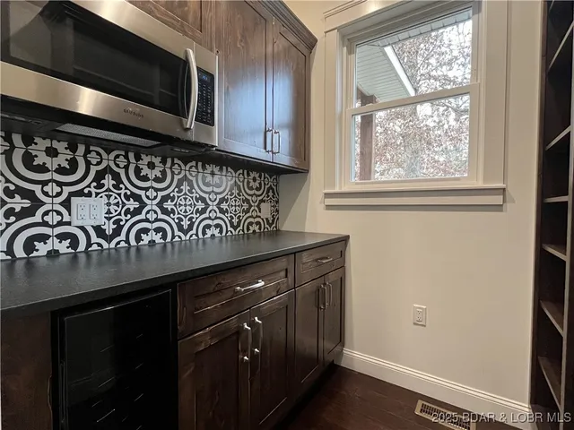 $517,800 | 20408 Millers Fjord Avenue, Cole Camp, MO 65325