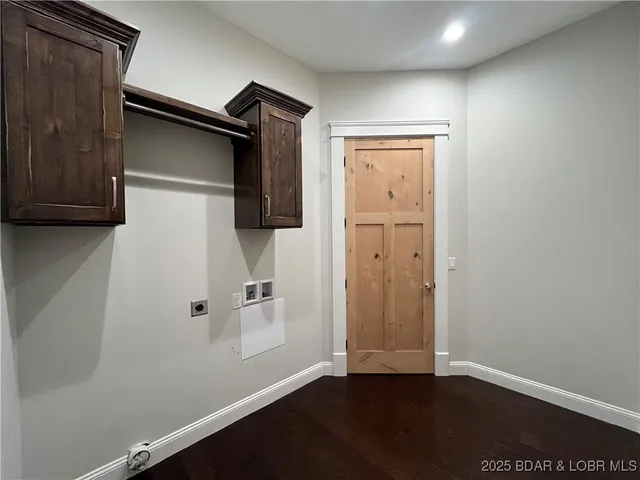 $517,800 | 20408 Millers Fjord Avenue, Cole Camp, MO 65325