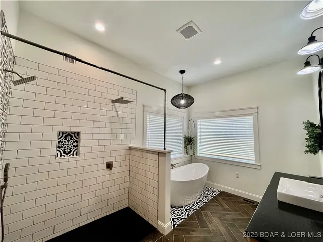 $517,800 | 20408 Millers Fjord Avenue, Cole Camp, MO 65325