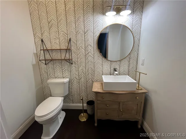 $517,800 | 20408 Millers Fjord Avenue, Cole Camp, MO 65325