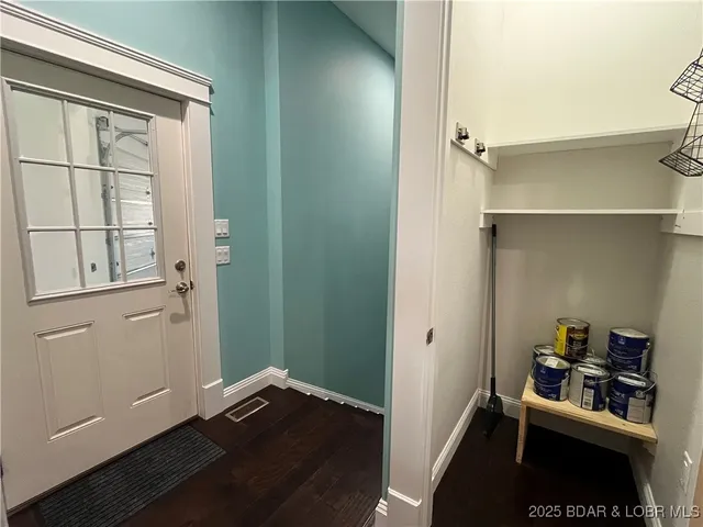 $517,800 | 20408 Millers Fjord Avenue, Cole Camp, MO 65325