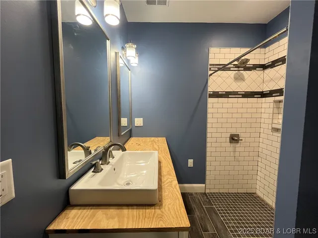 $517,800 | 20408 Millers Fjord Avenue, Cole Camp, MO 65325