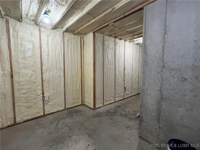 $517,800 | 20408 Millers Fjord Avenue, Cole Camp, MO 65325