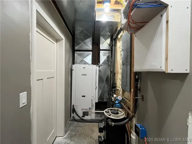 $517,800 | 20408 Millers Fjord Avenue, Cole Camp, MO 65325