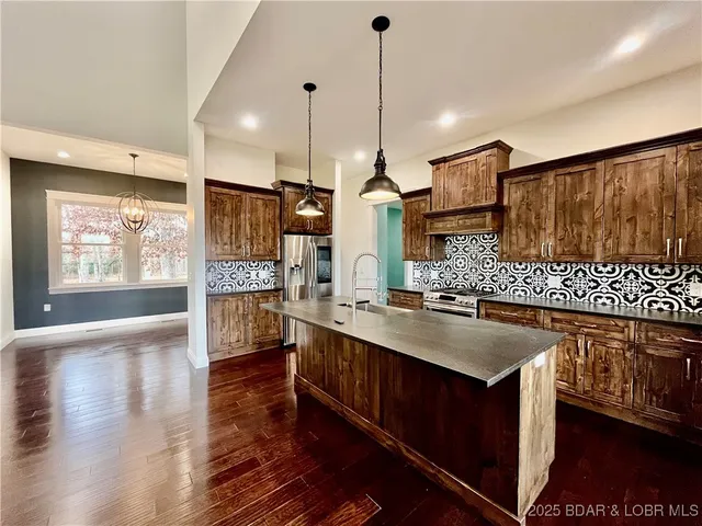 $517,800 | 20408 Millers Fjord Avenue, Cole Camp, MO 65325