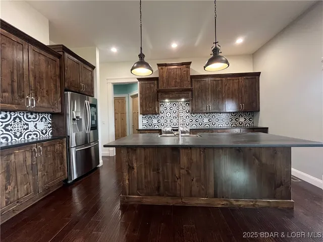 $517,800 | 20408 Millers Fjord Avenue, Cole Camp, MO 65325