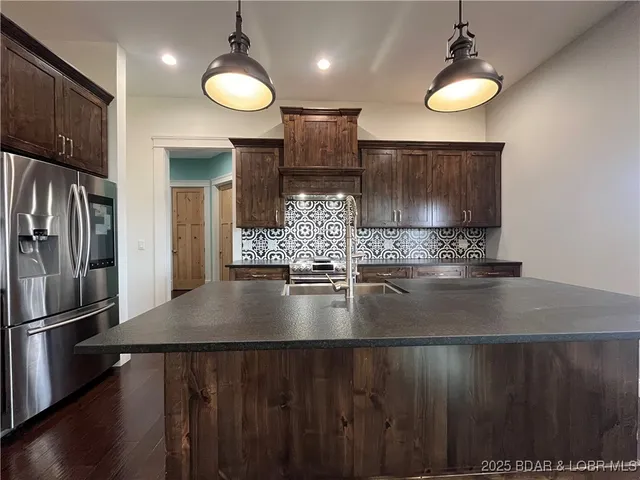 $517,800 | 20408 Millers Fjord Avenue, Cole Camp, MO 65325