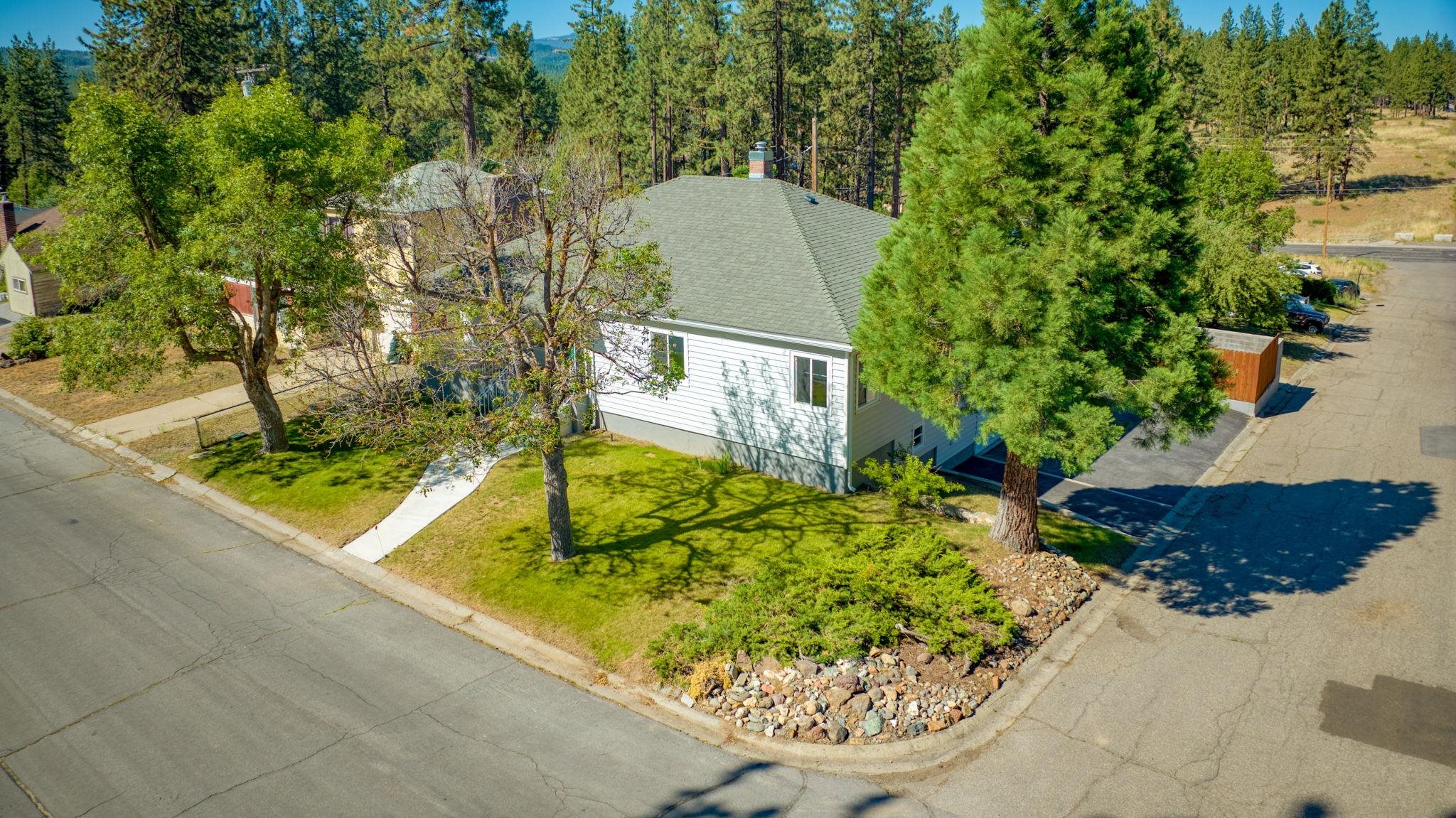 485 Ridge Street Portola, CA 96122 - Photo 21 of 27 view of a house with a yard and sitting area