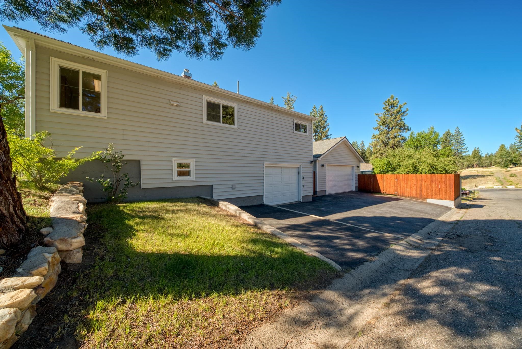 485 Ridge Street Portola, CA 96122 - Photo 22 of 27 a view of a backyard with plants and a patio