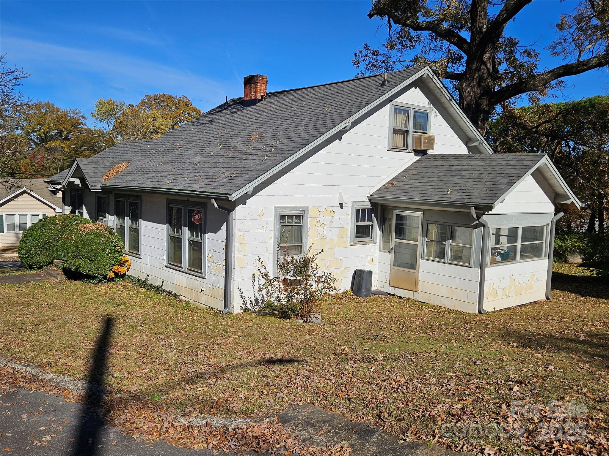 101 Edgewood Avenue Morganton, NC 28655 - Photo 2 of 32 a front view of a house with a porch
