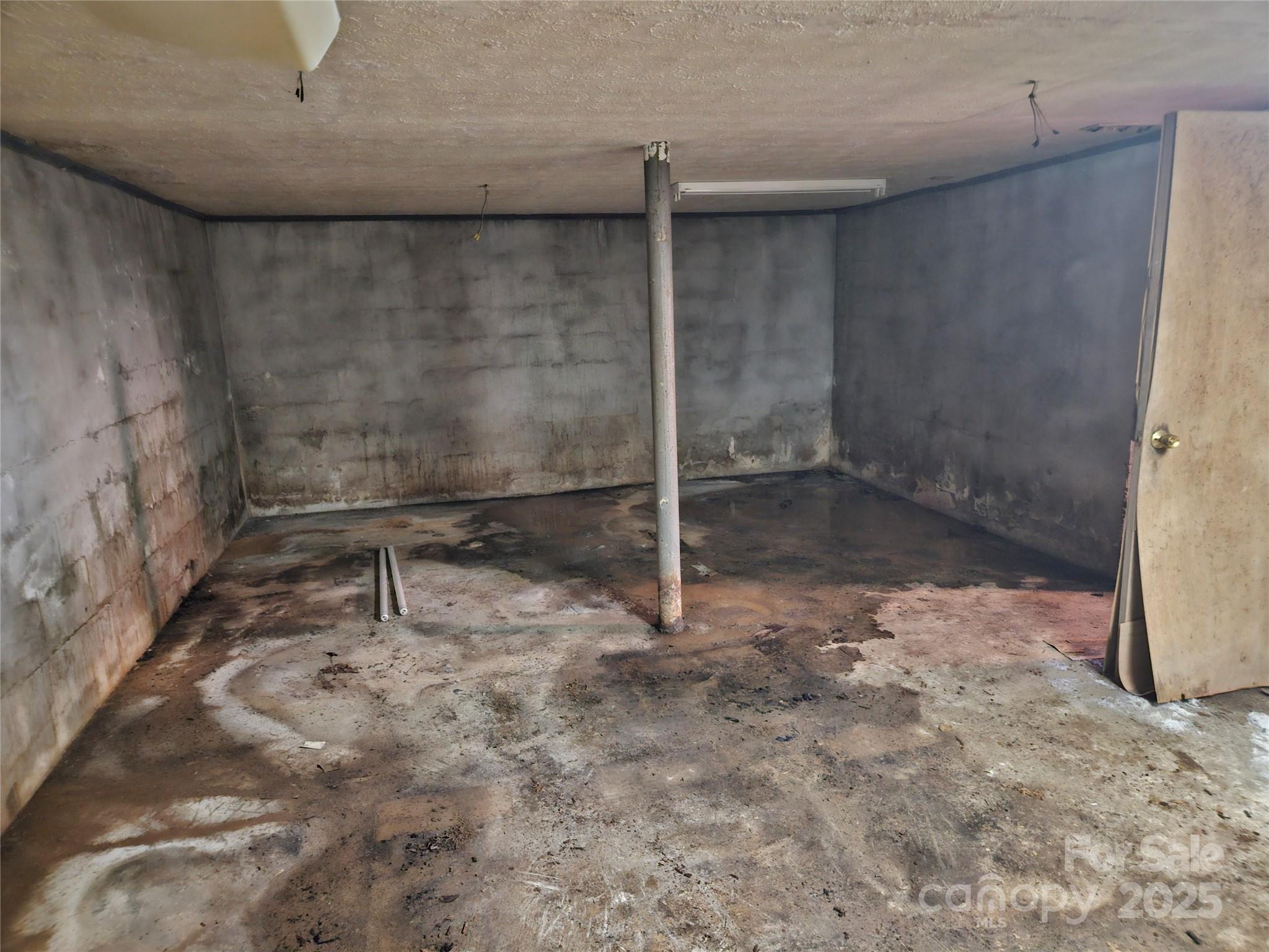 101 Edgewood Avenue Morganton, NC 28655 - Photo 32 of 32 a bathroom with a shower