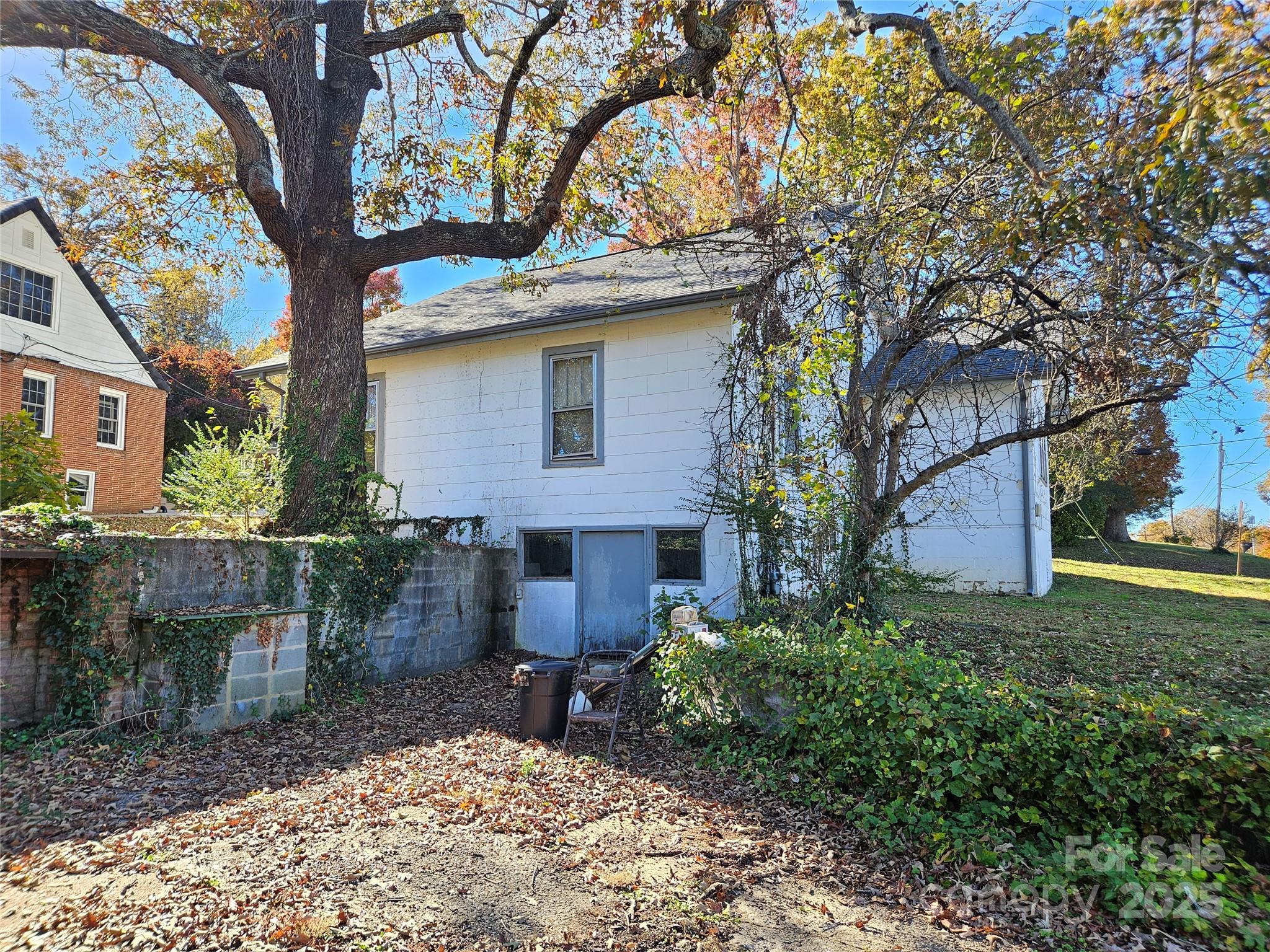 101 Edgewood Avenue Morganton, NC 28655 - Photo 6 of 32 a view of a house with a yard