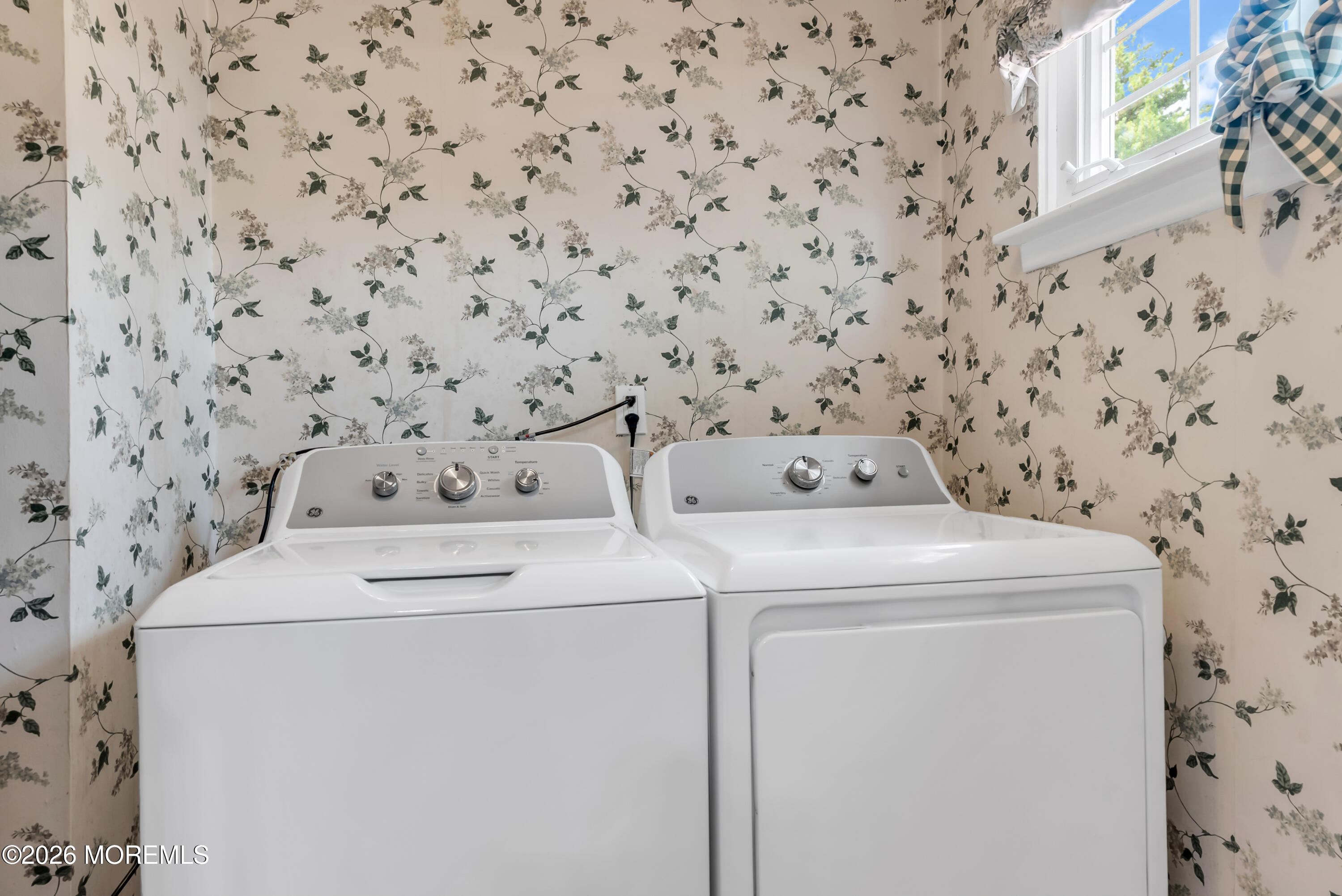 4 Middlesex Road Matawan, NJ 07747 - Photo 9 of 42 LAUNDRY AS IS