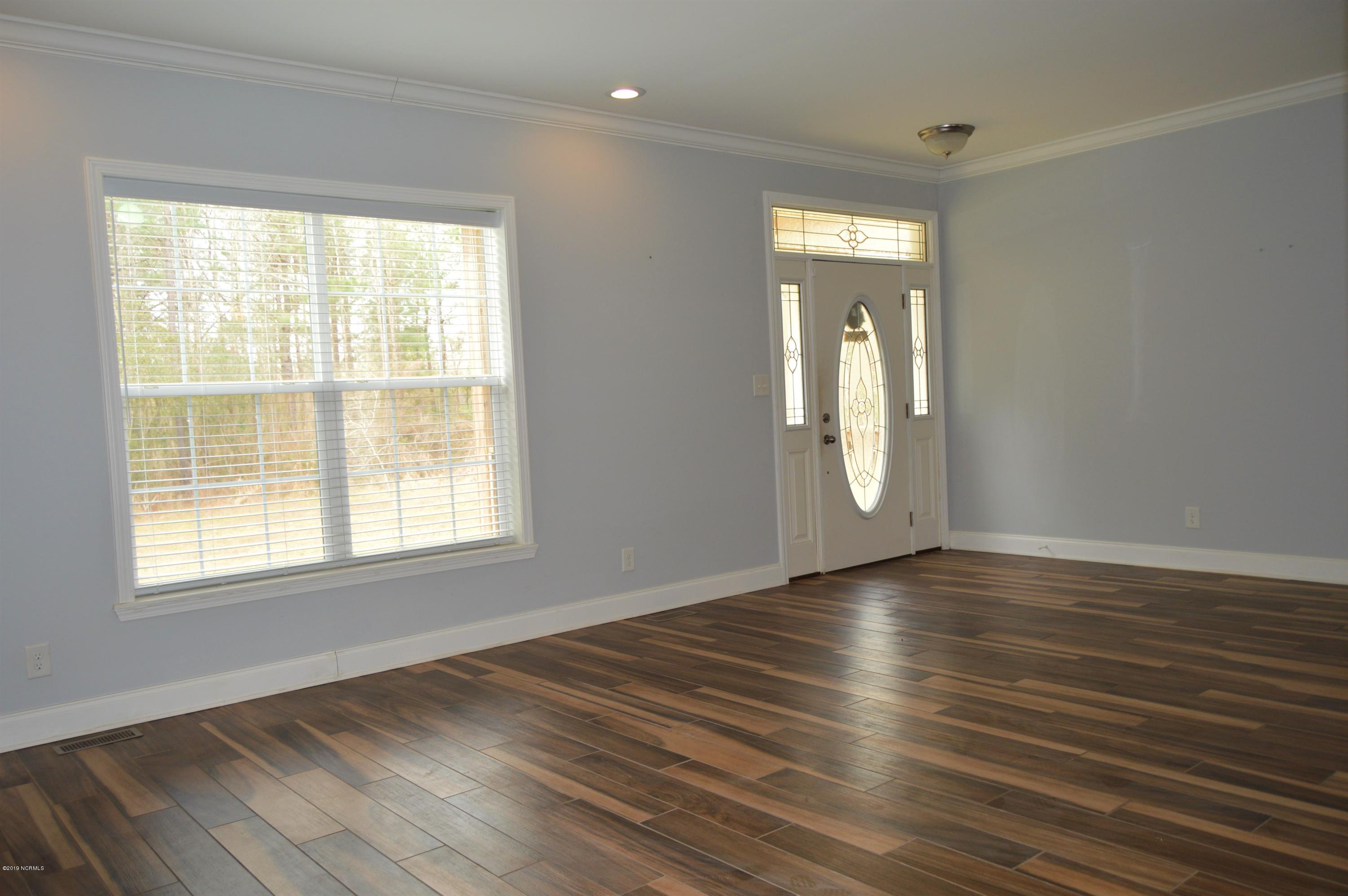 3385 Rooks Road Atkinson, NC 28421 - Photo 18 of 44 dining foyer