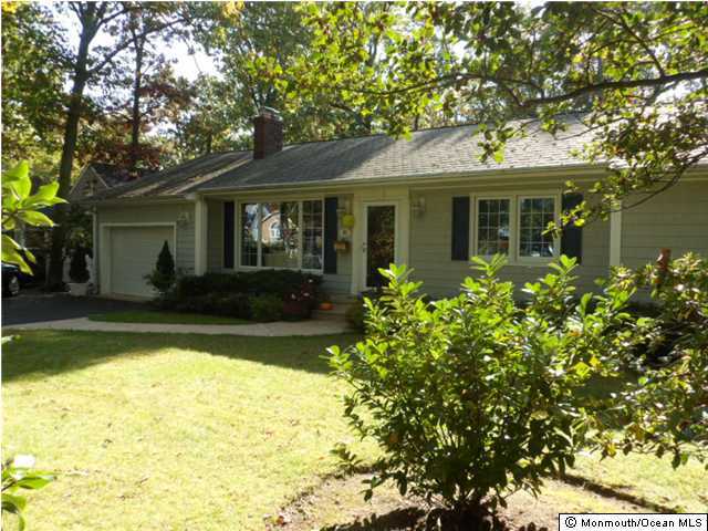 633 Oceanview Road Brielle, NJ 08730 - Photo 1 of 3 Primary Photo