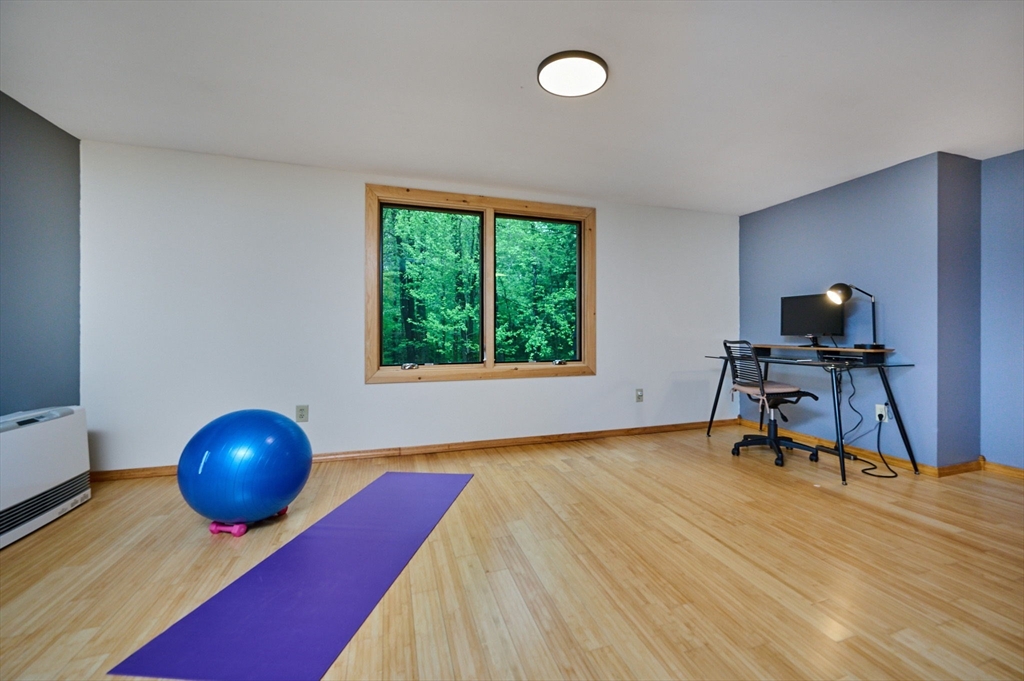 88 High Point Drive Amherst, MA 01002 - Photo 27 of 35 a workspace and a window