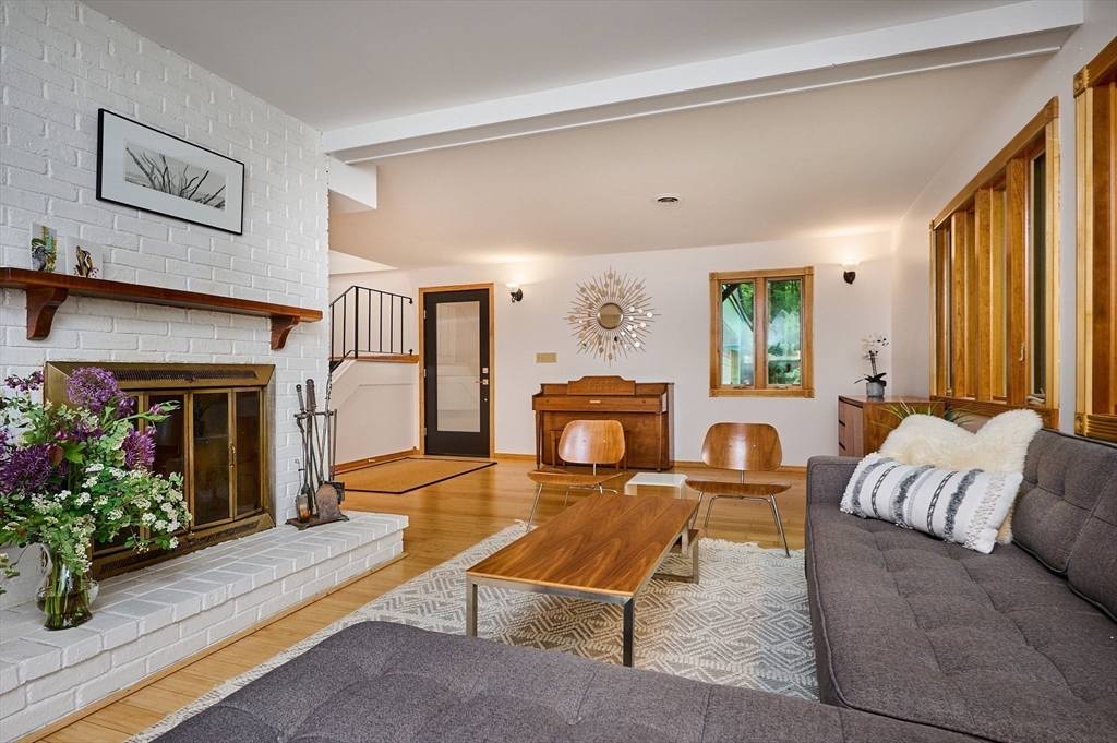88 High Point Drive Amherst, MA 01002 - Photo 8 of 35 a living room with furniture and a potted plant